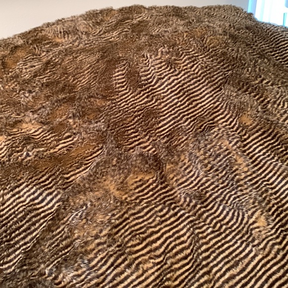 Faux Raccoon Throw. 72” x 98”. NWT  Absolutely Gorgeous! - Picture 3 of 6